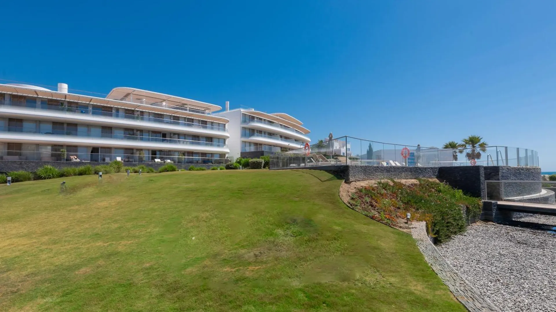 Edge Luxury Beachfront 2Br With 3 Pools, Wellness, Gym Estepona Apartment