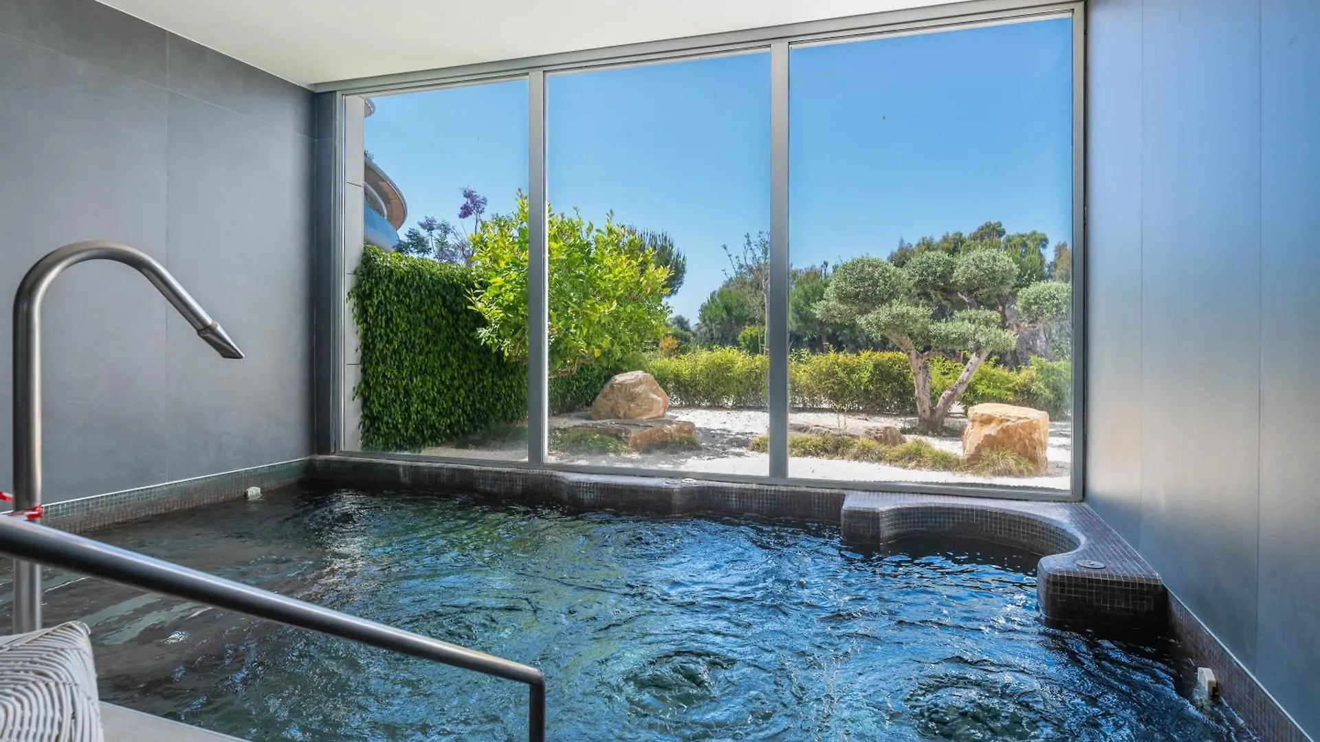 Edge Luxury Beachfront 2Br With 3 Pools, Wellness, Gym Estepona Apartment