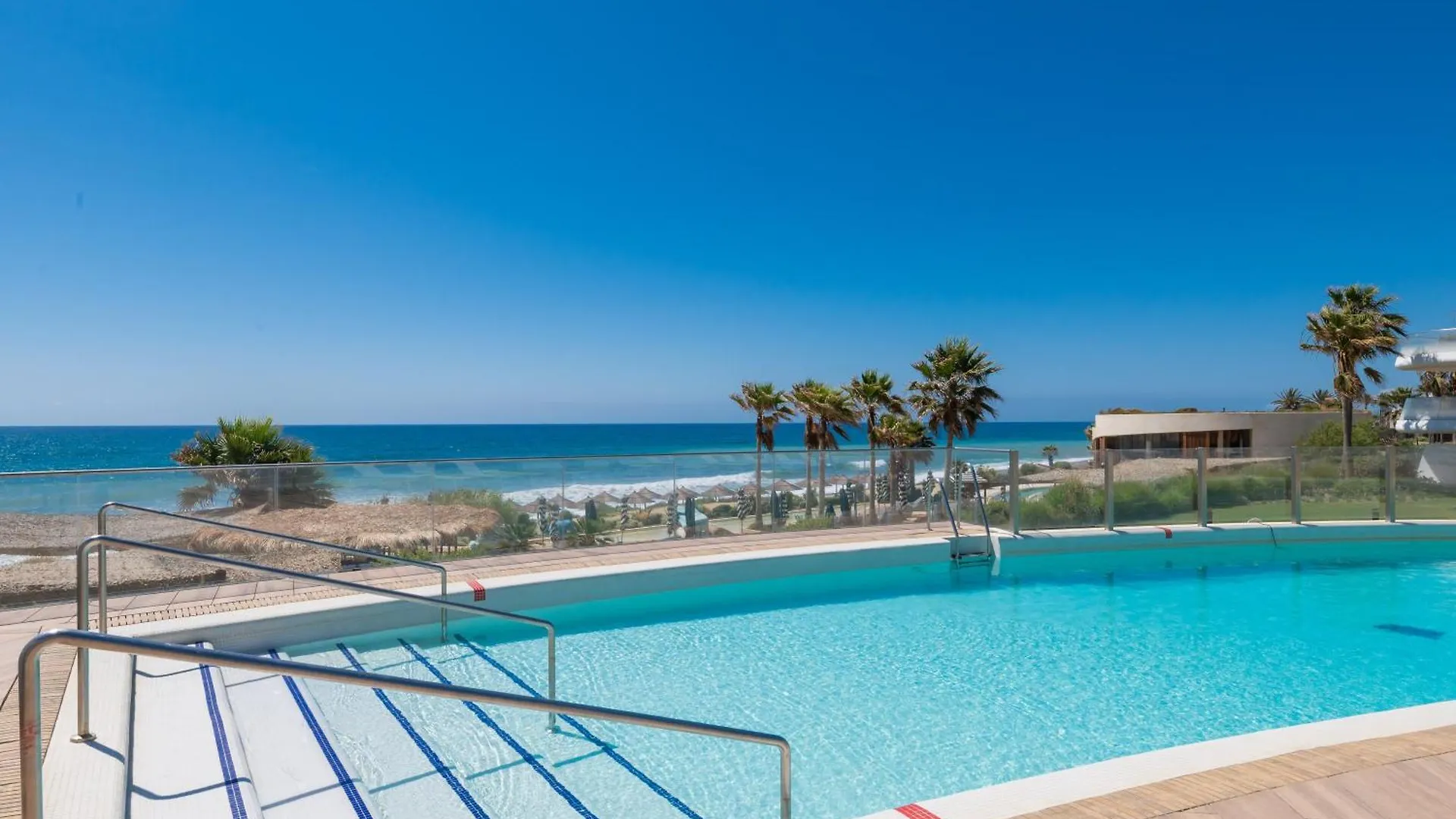 Edge Luxury Beachfront 2Br With 3 Pools, Wellness, Gym Estepona