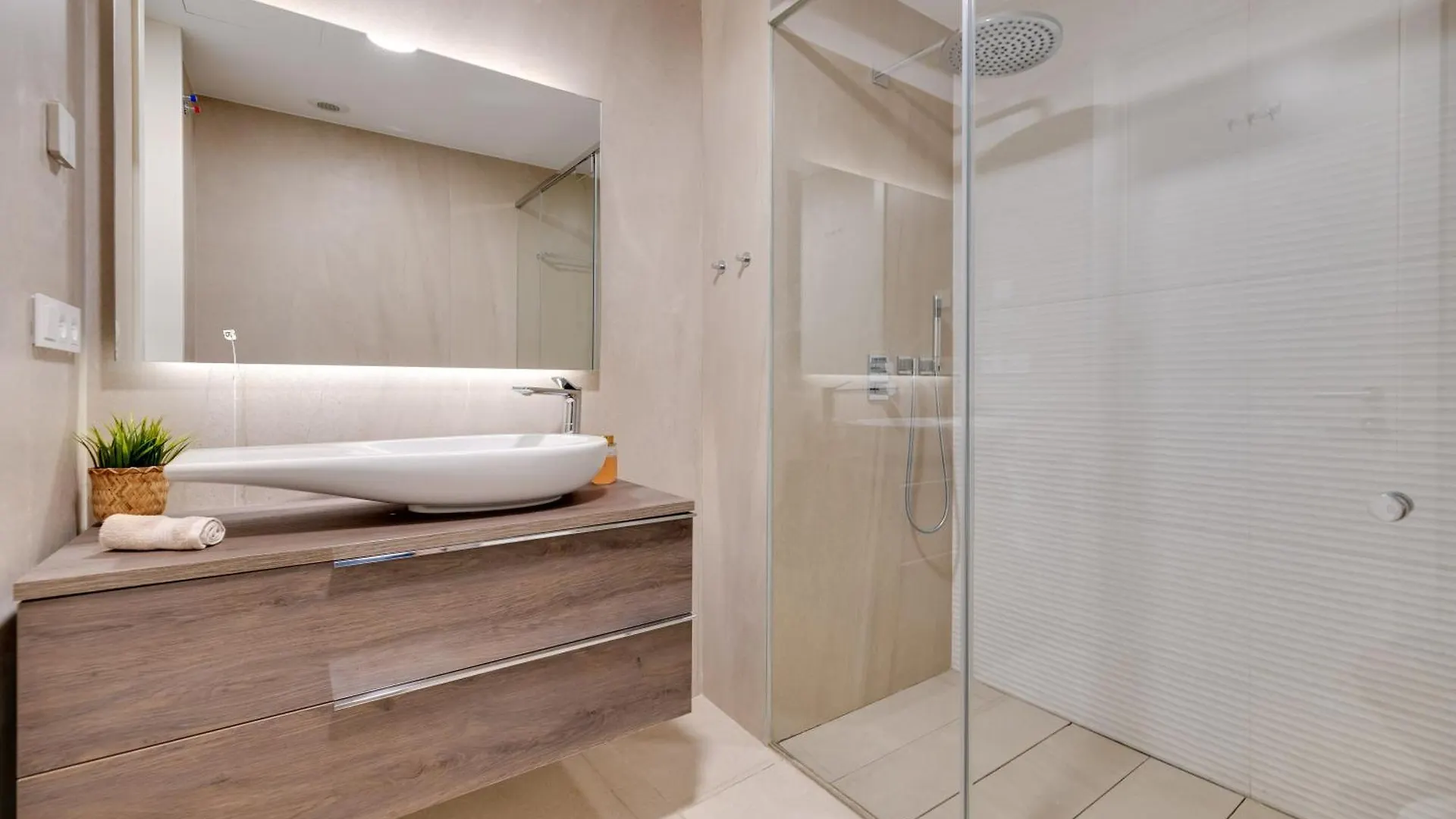 Apartment Edge Luxury Beachfront 2Br With 3 Pools, Wellness, Gym Estepona