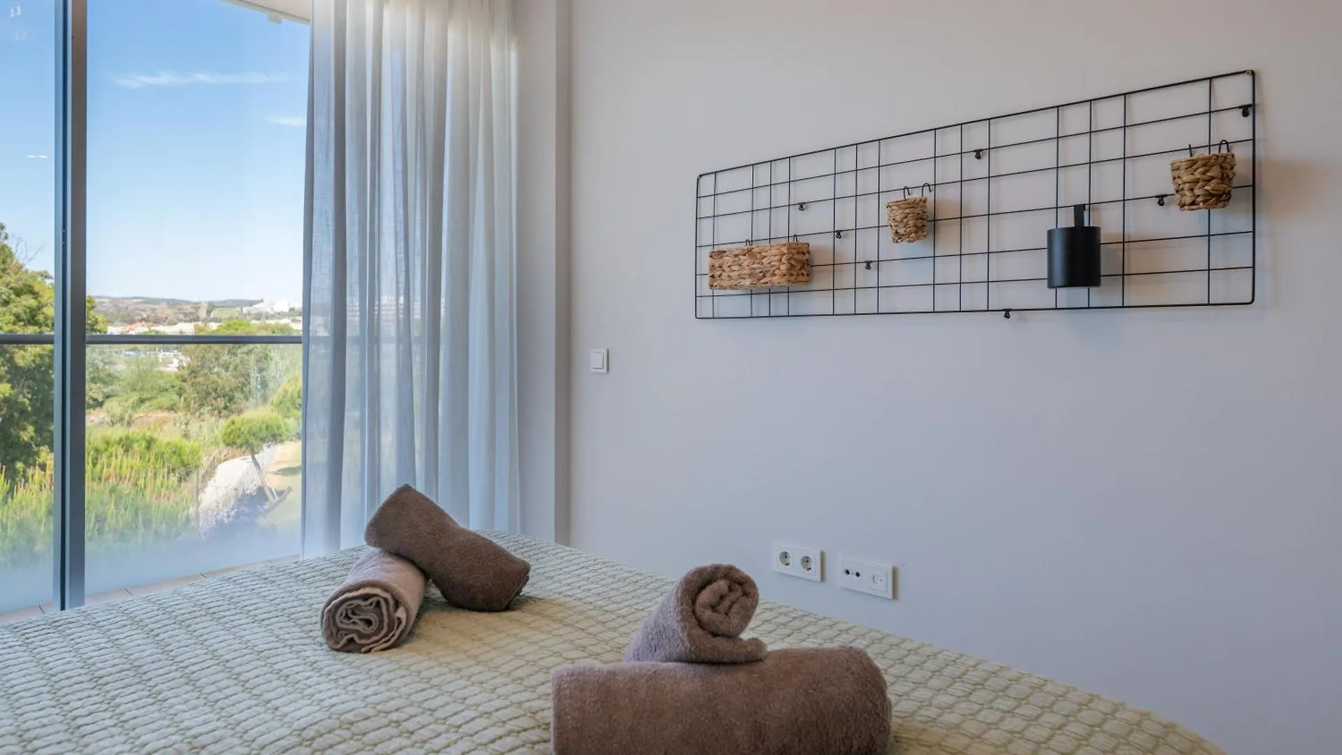 Edge Luxury Beachfront 2Br With 3 Pools, Wellness, Gym Estepona