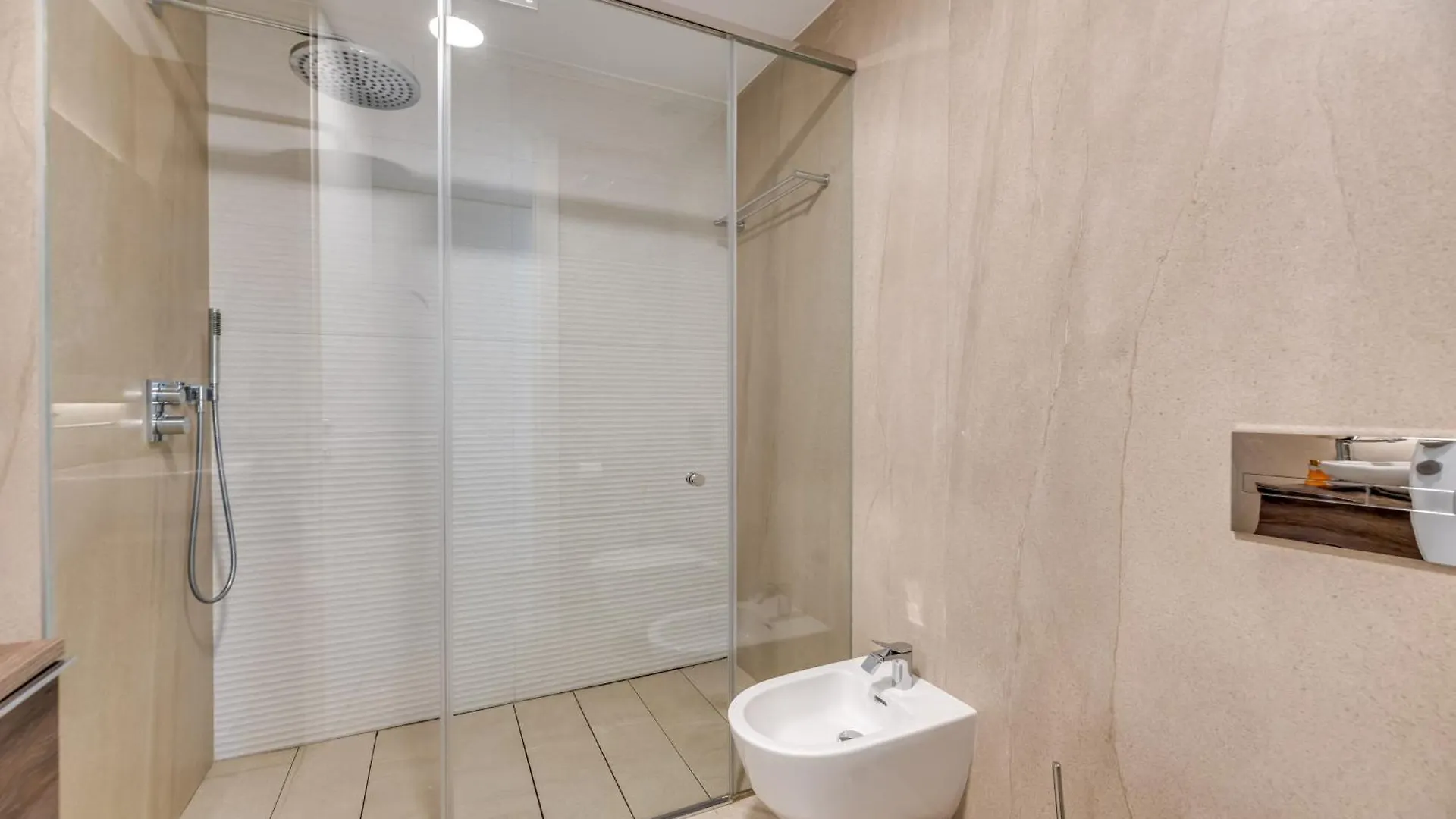 Edge Luxury Beachfront 2Br With 3 Pools, Wellness, Gym Estepona Spain