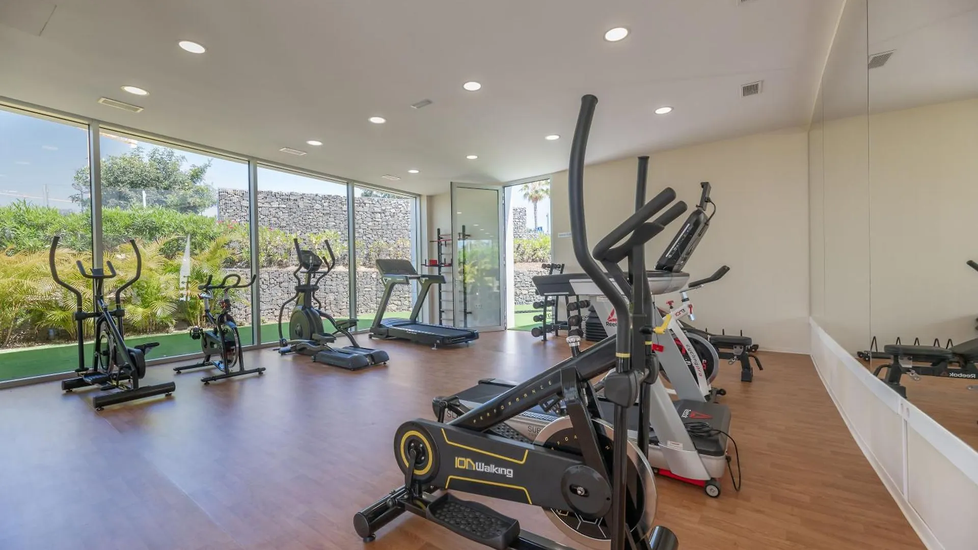 Apartment Edge Luxury Beachfront 2Br With 3 Pools, Wellness, Gym Estepona Spain