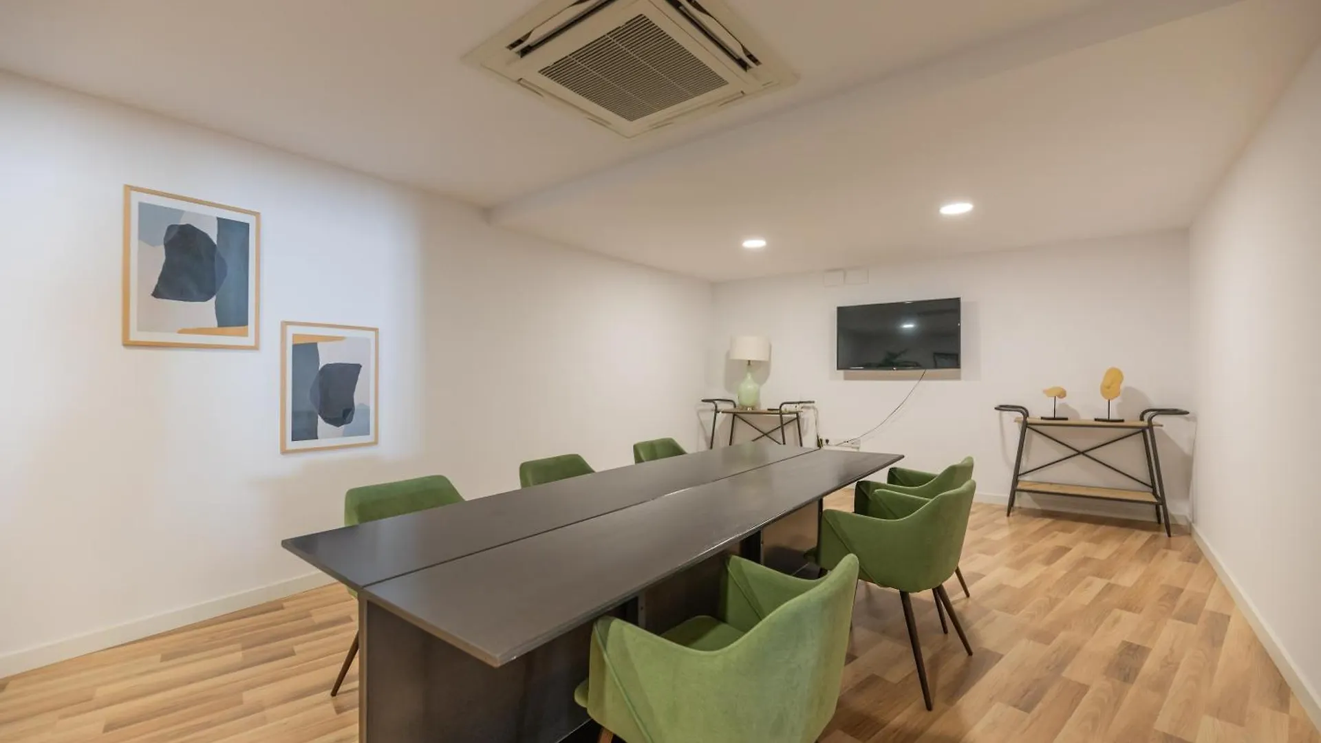 Edge Luxury Beachfront 2Br With 3 Pools, Wellness, Gym Estepona